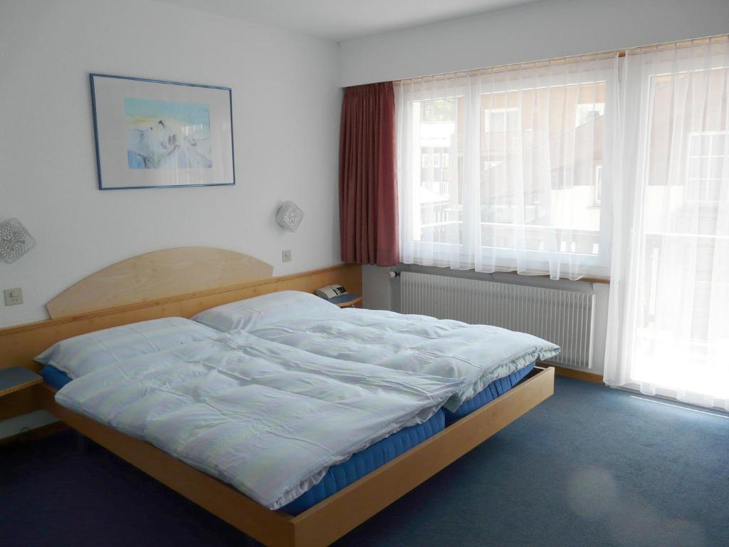 Hotel Garni Domino Saas Fee Quarto foto