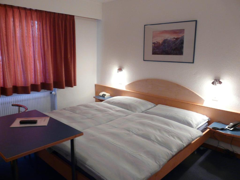 Hotel Garni Domino Saas Fee Quarto foto