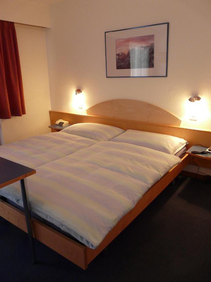 Hotel Garni Domino Saas Fee Quarto foto